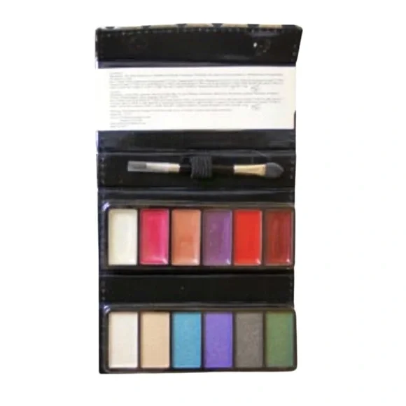 2 Spotlight Eyeshadows & Lipgloss Set NWT - Picture 5 of 13